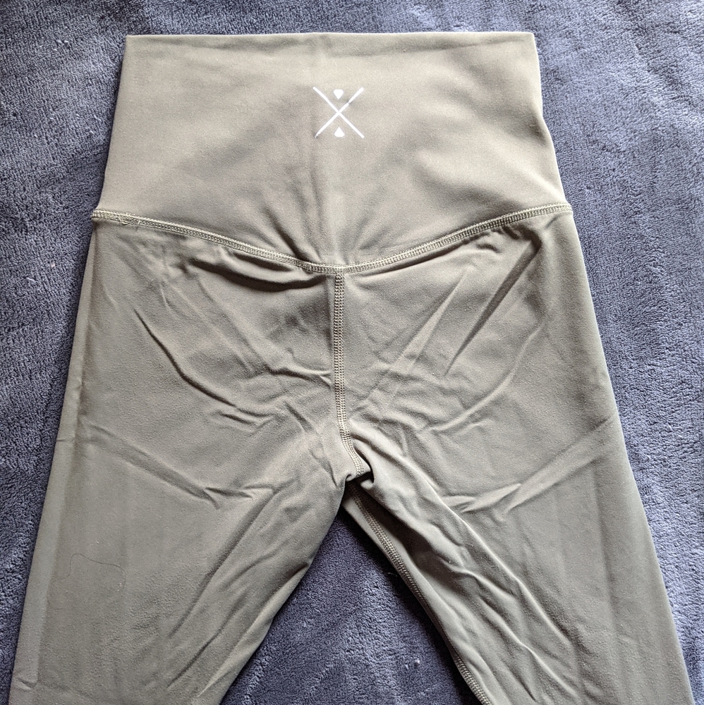 XS Free Spirit Outlet leggings *only worn once!*